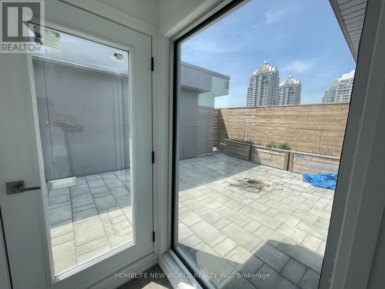 #2 25 DERVOCK CRESCENT - 28