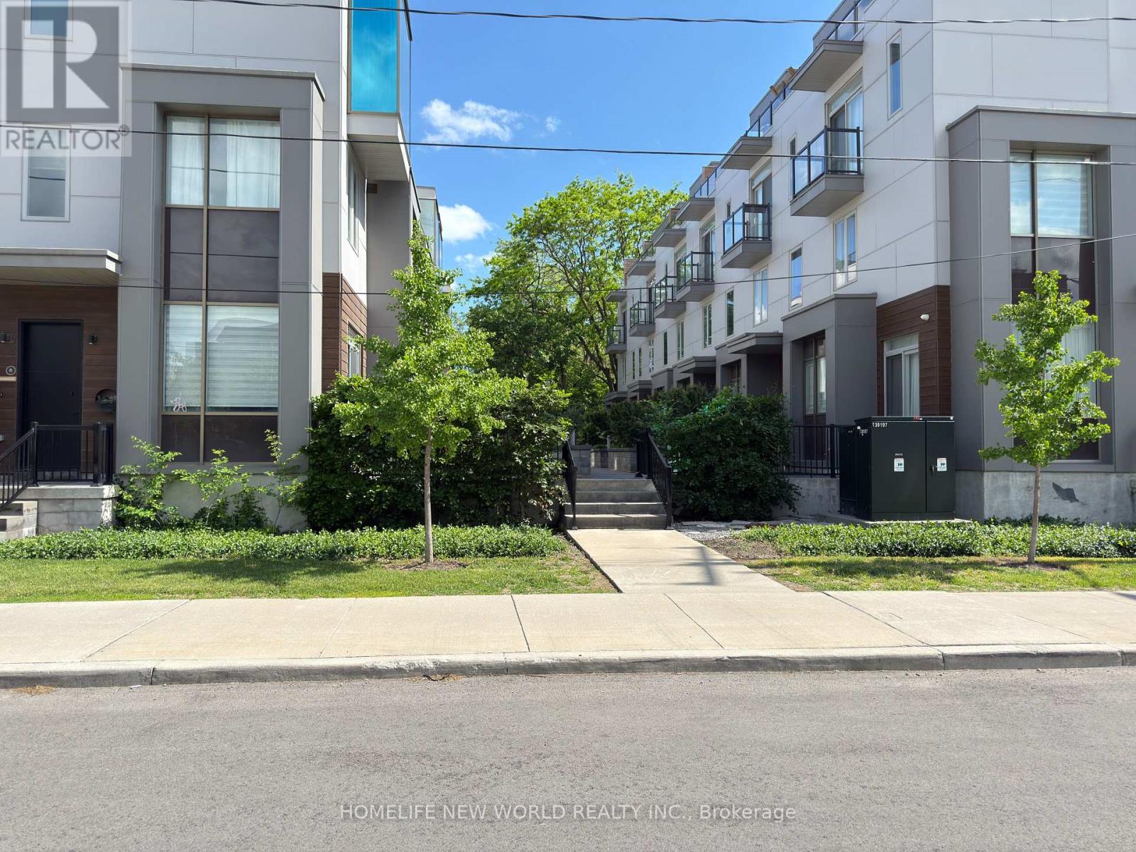 #2 25 DERVOCK CRESCENT - 3