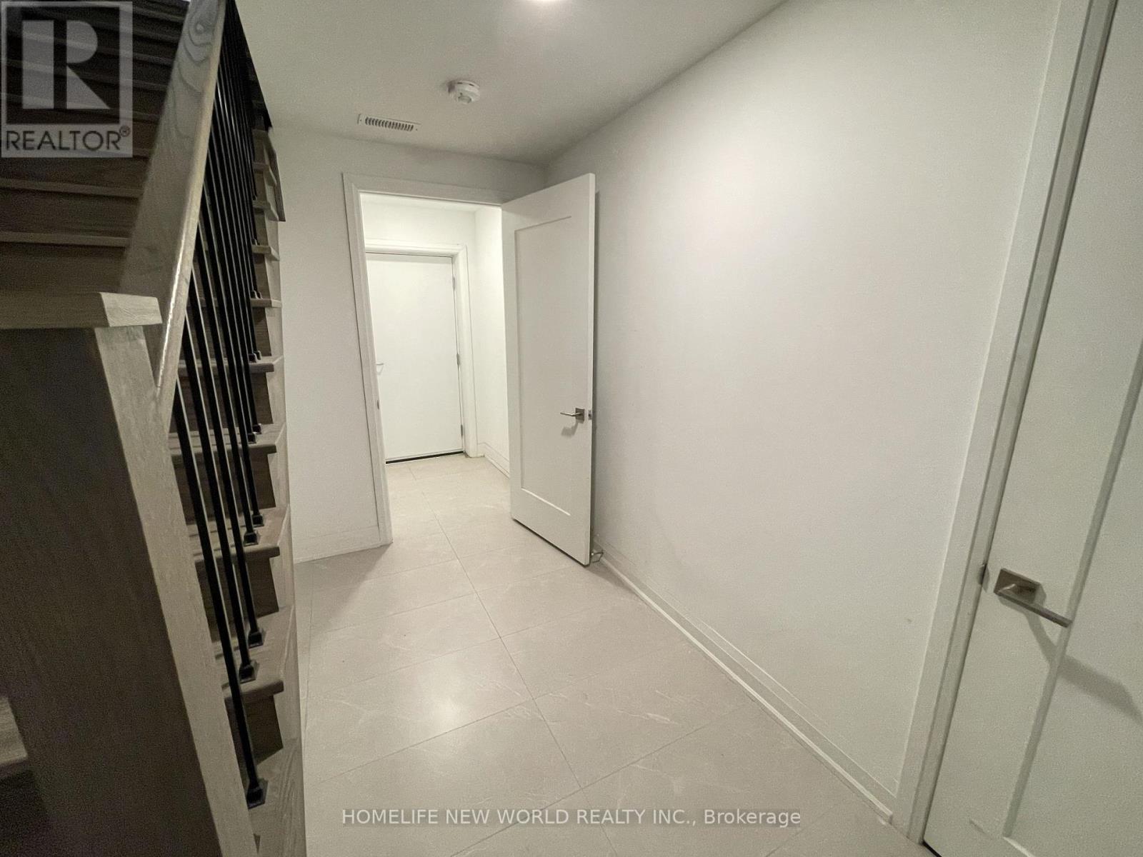 #2 25 DERVOCK CRESCENT - 30
