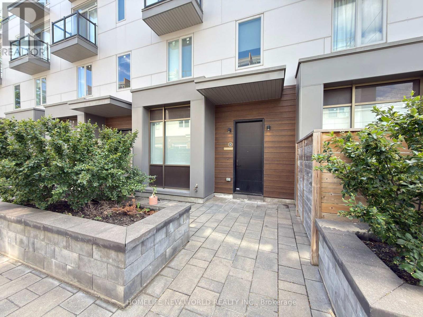 #2 25 DERVOCK CRESCENT - 4