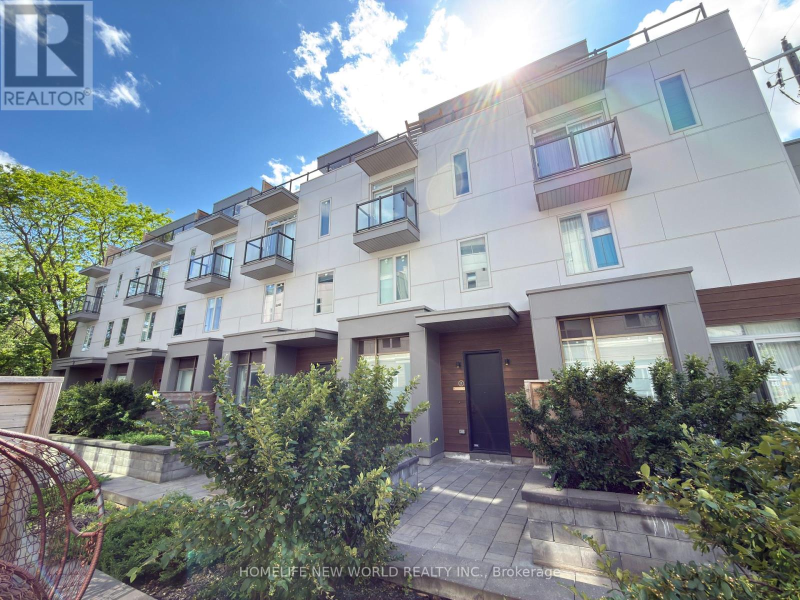 #2 25 DERVOCK CRESCENT - 6