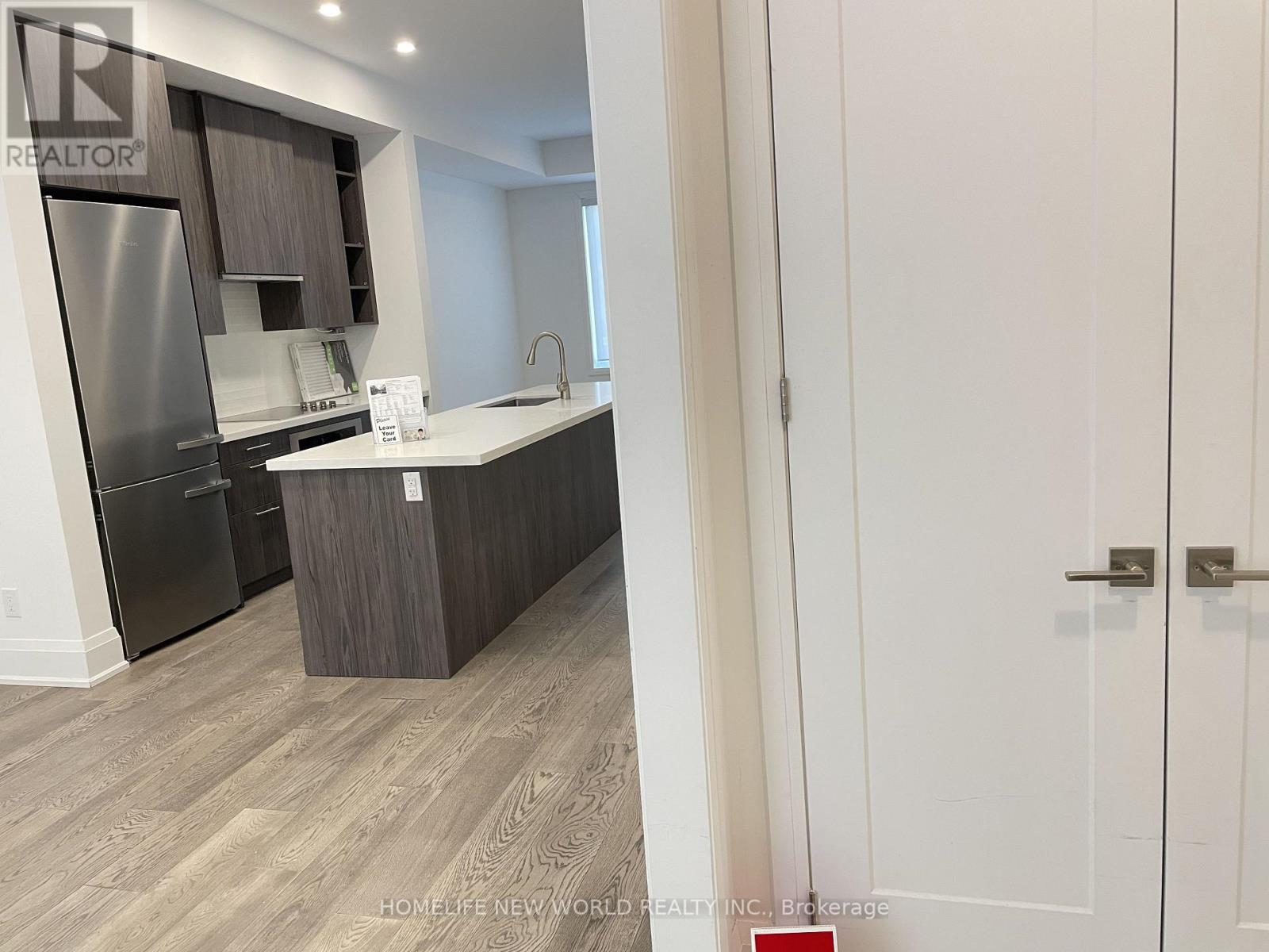 #2 25 DERVOCK CRESCENT - 9
