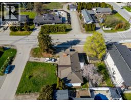 Full bathroom - 355 Mara Road, Kelowna, BC V1X2T1 Photo 6