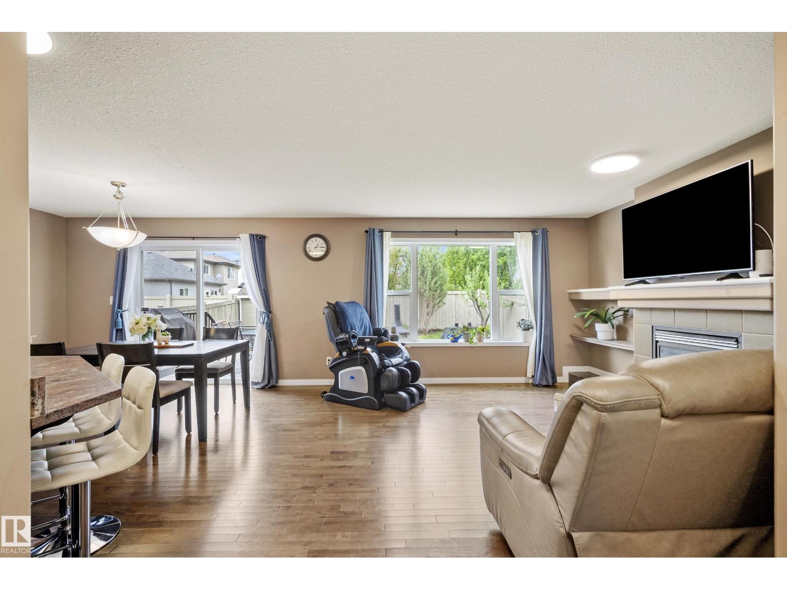 6715 19 AV SW - 15