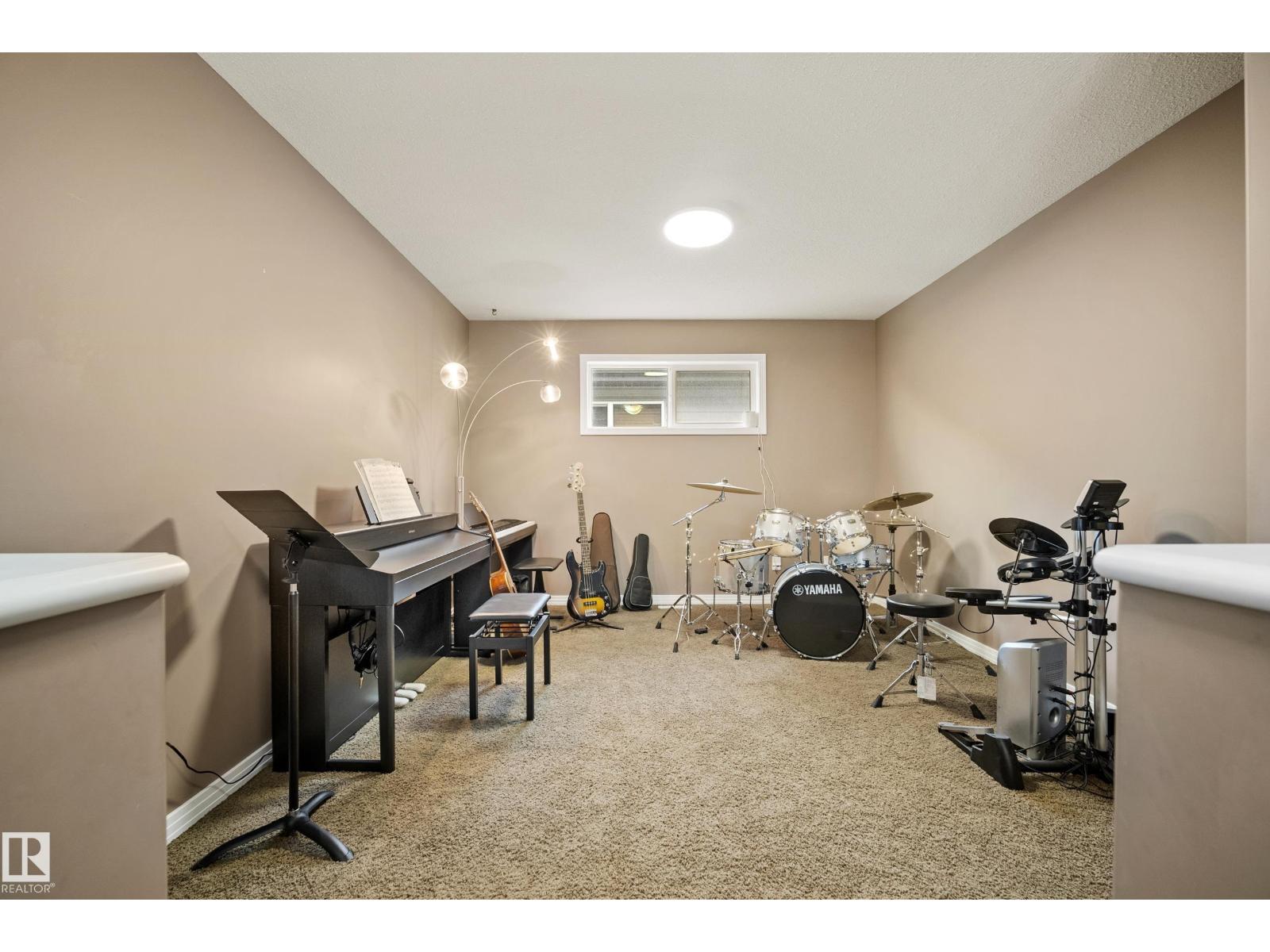 6715 19 AV SW - 19