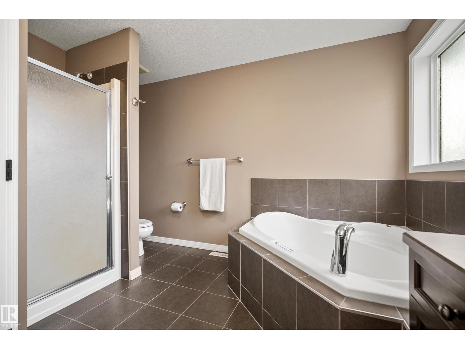 6715 19 AV SW - 25
