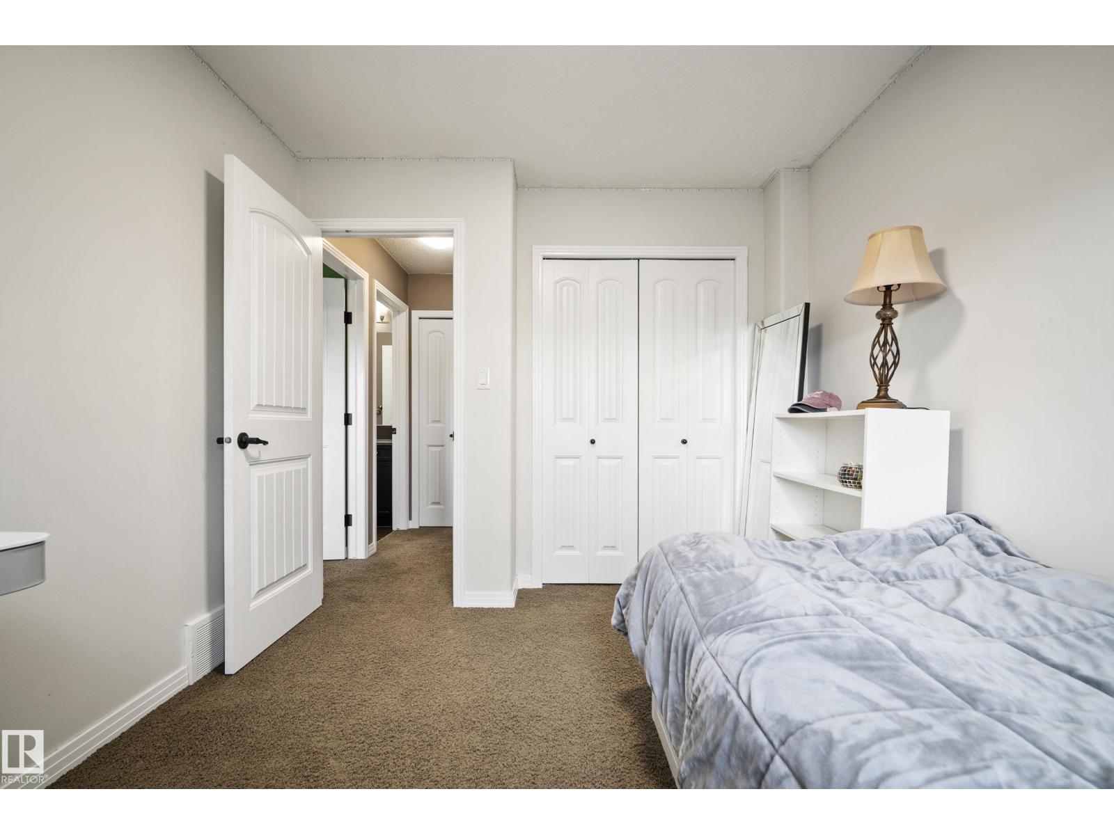 6715 19 AV SW - 28