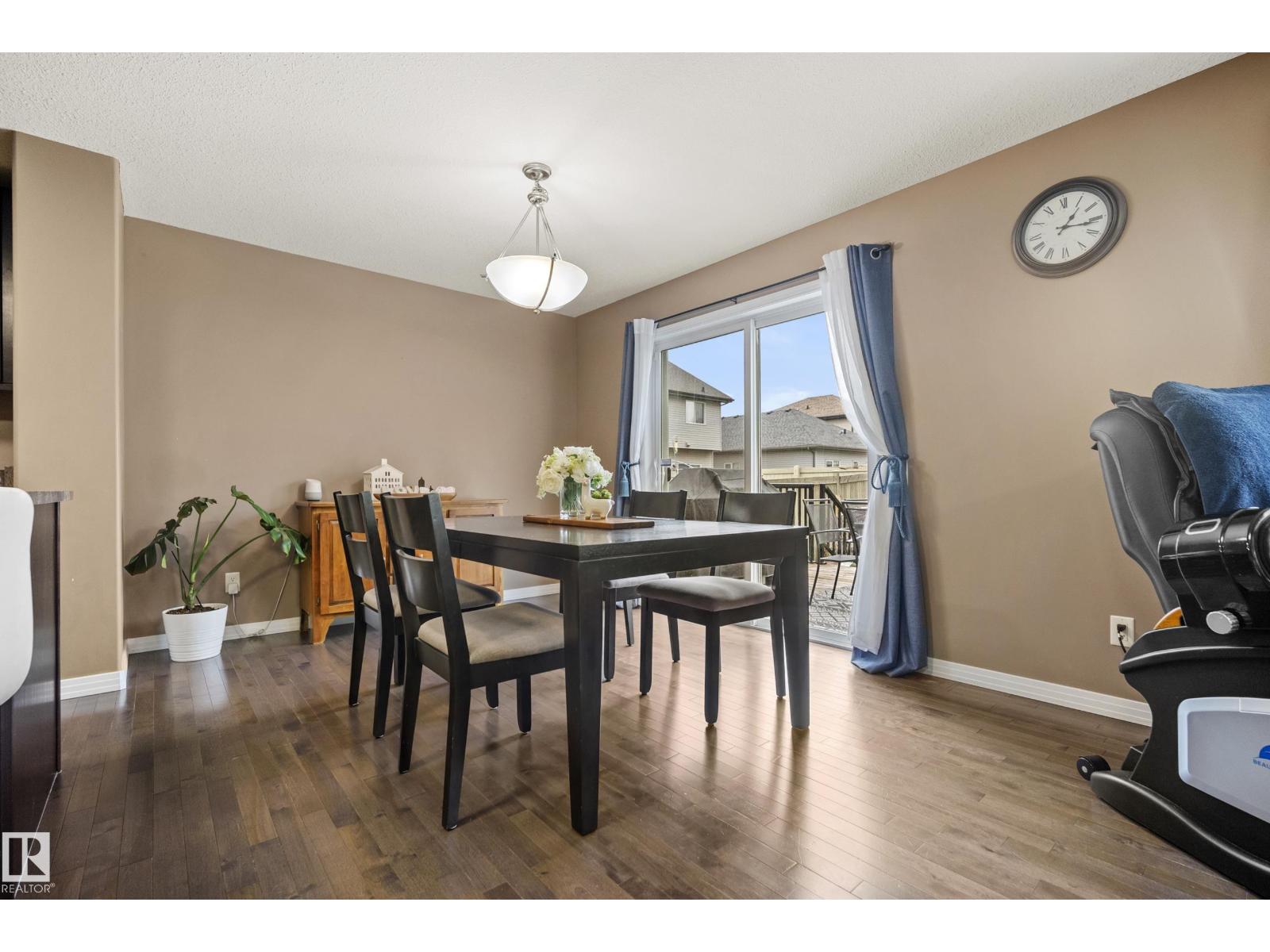 6715 19 AV SW — photo 8