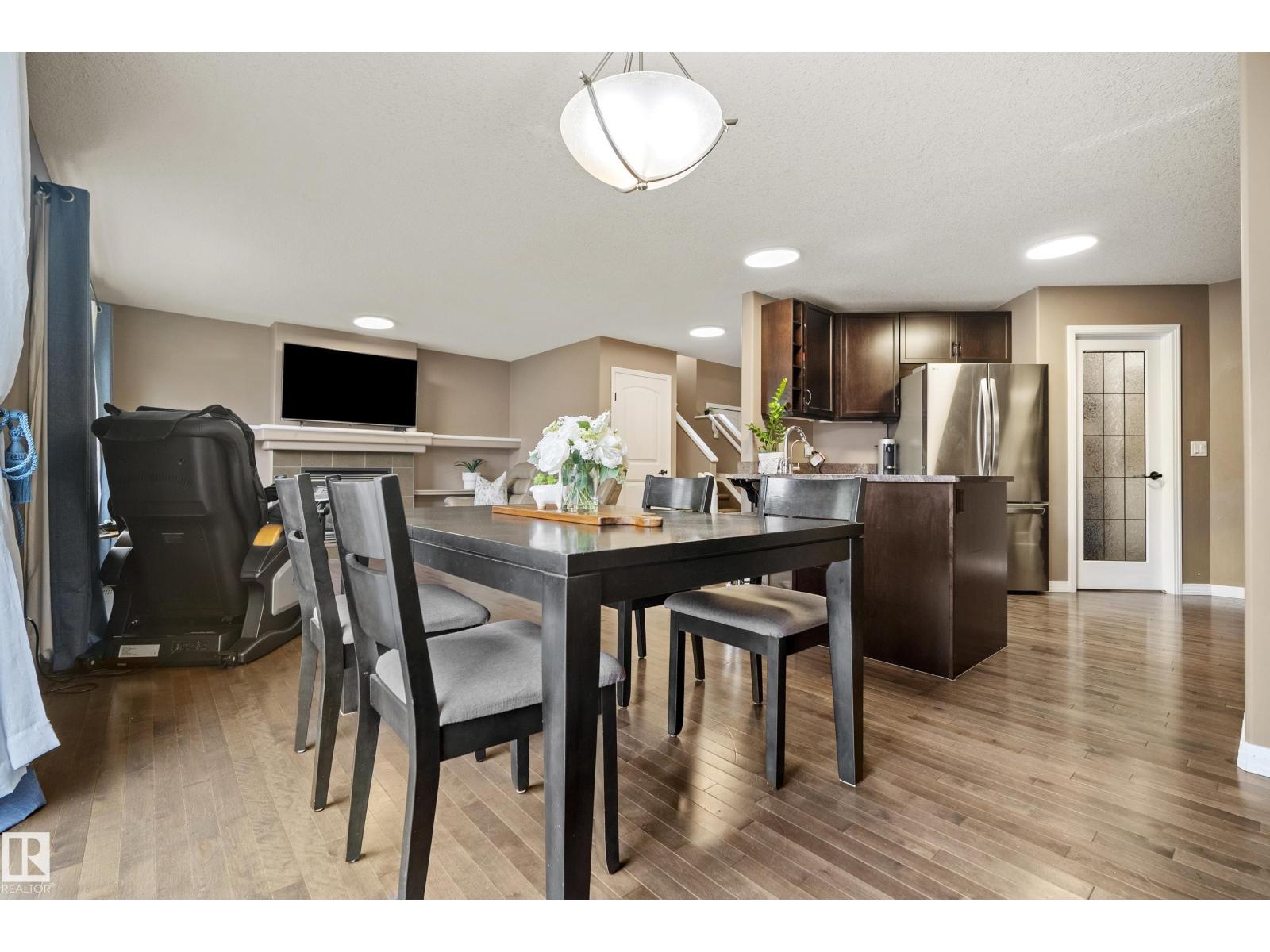 6715 19 AV SW — photo 9