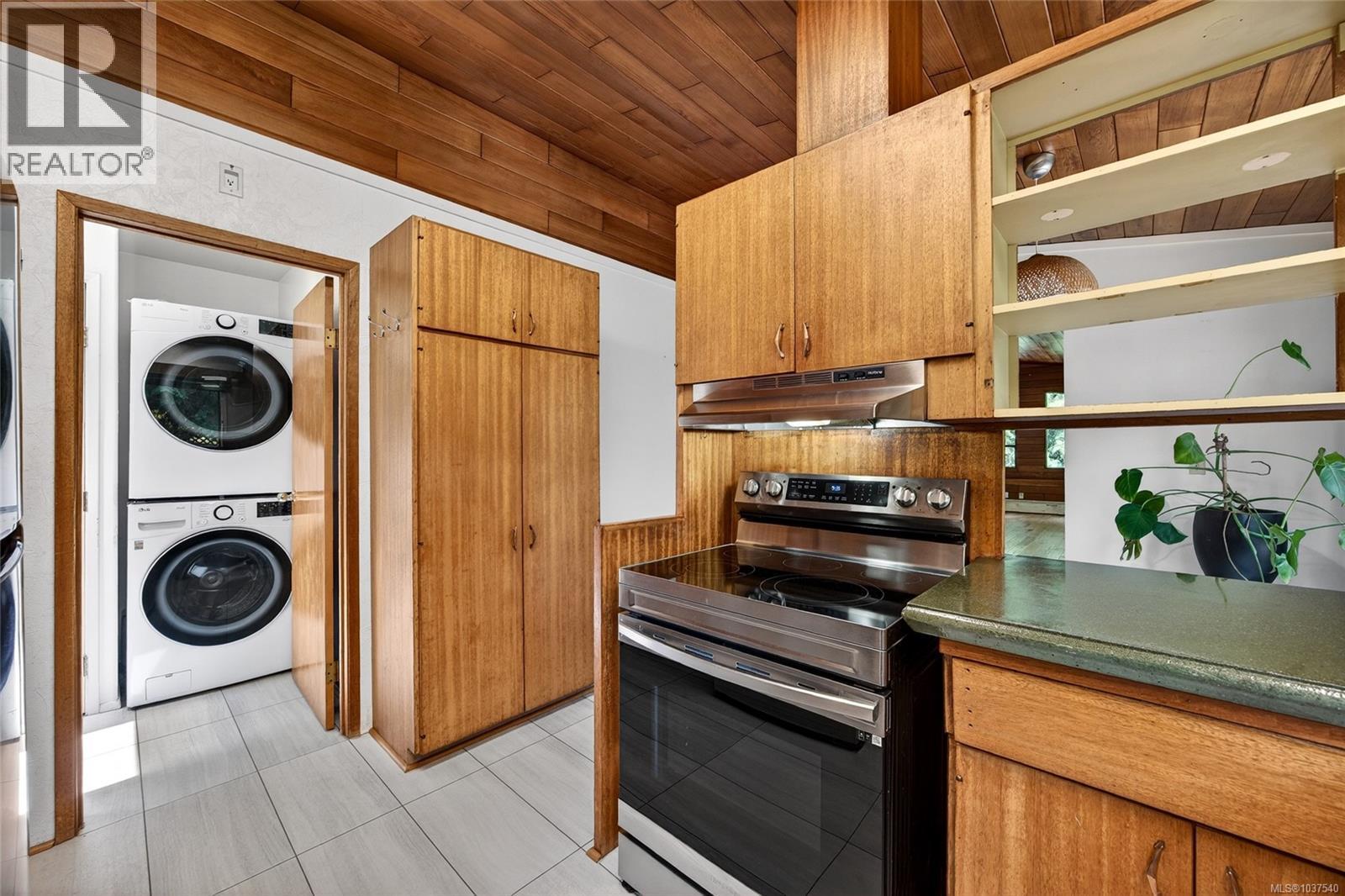 300 Walkers Hook Rd, Salt Spring