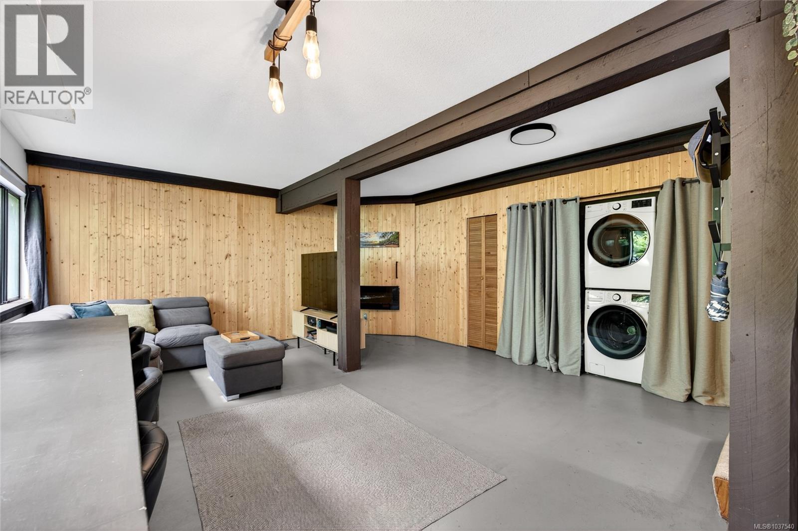 300 Walkers Hook Rd, Salt Spring