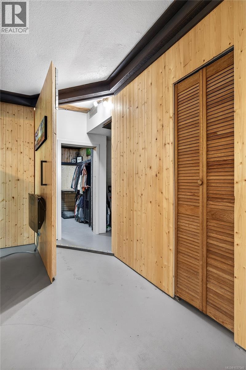 300 Walkers Hook Rd, Salt Spring