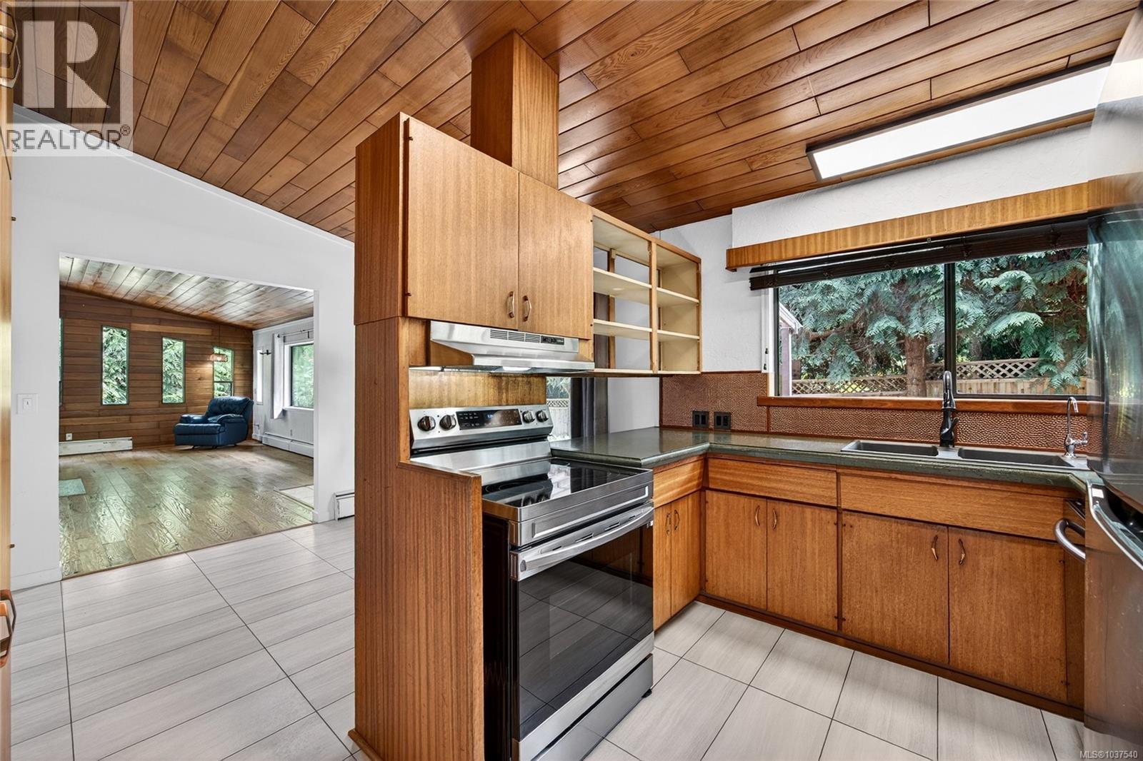 300 Walkers Hook Rd, Salt Spring