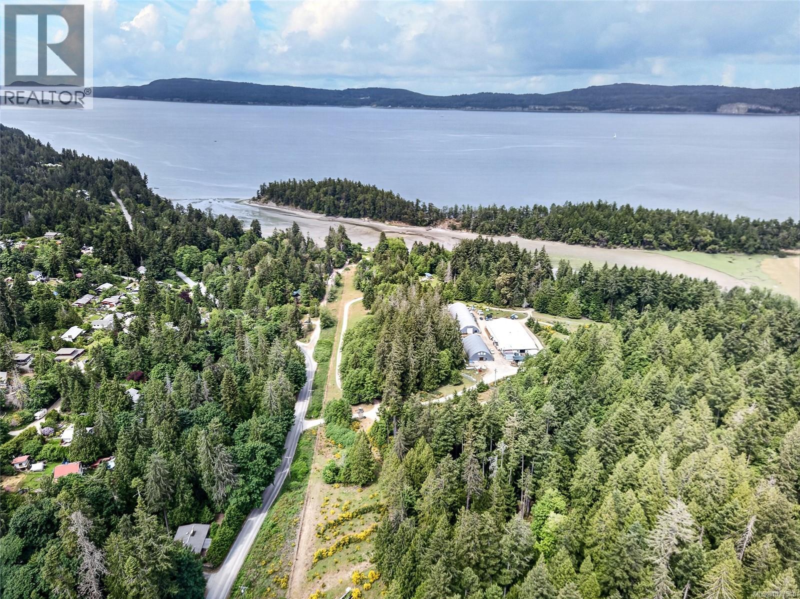 300 Walkers Hook Rd, Salt Spring