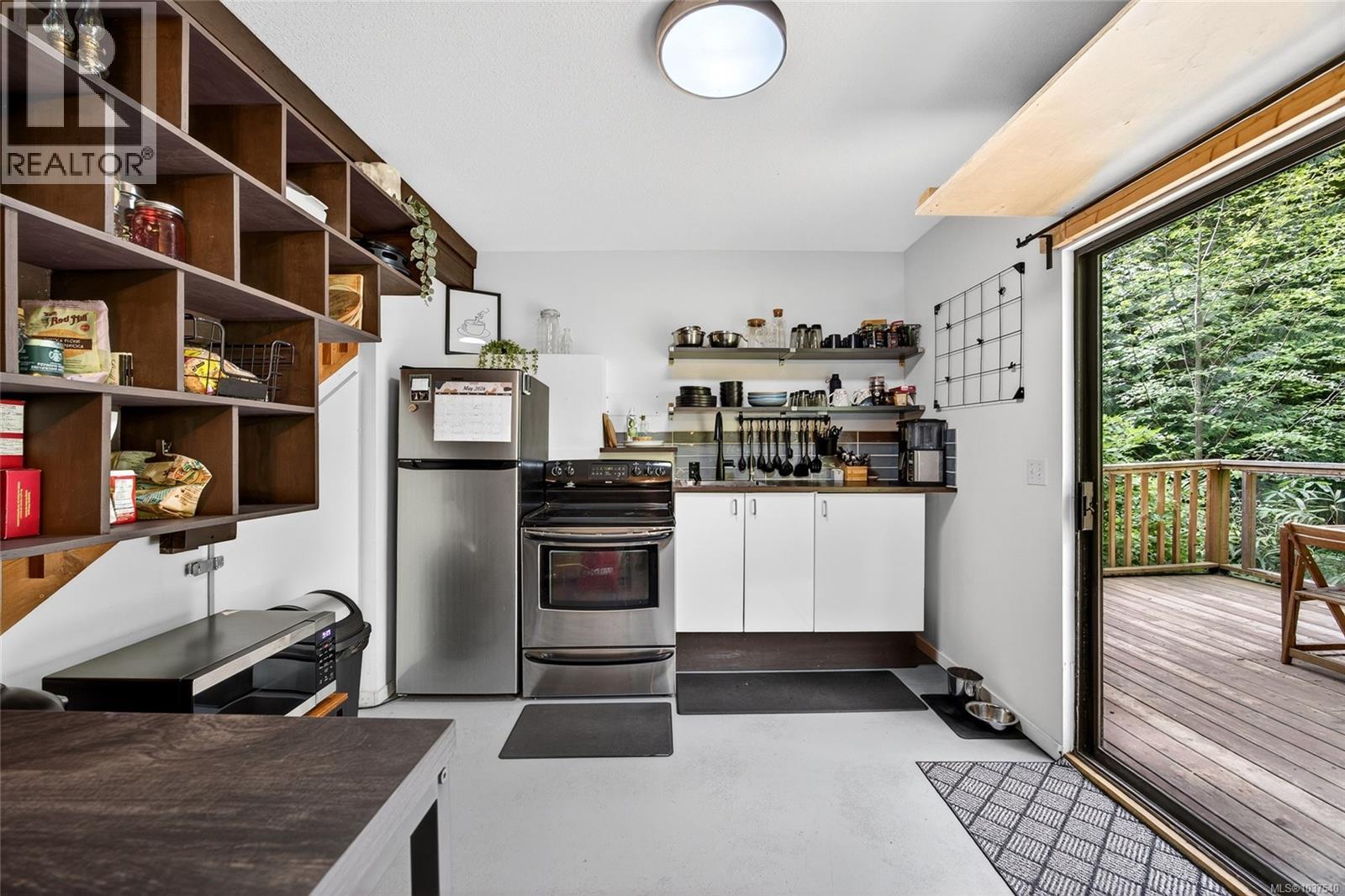 300 Walkers Hook Rd, Salt Spring