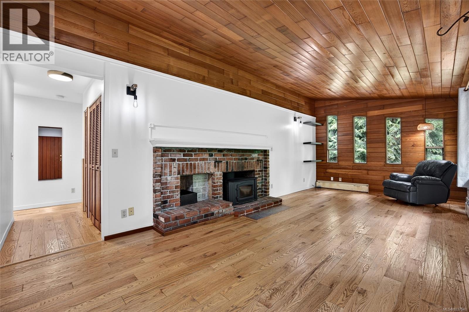 300 Walkers Hook Rd, Salt Spring