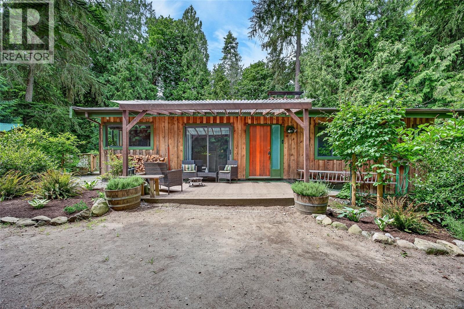 300 Walkers Hook Rd, Salt Spring