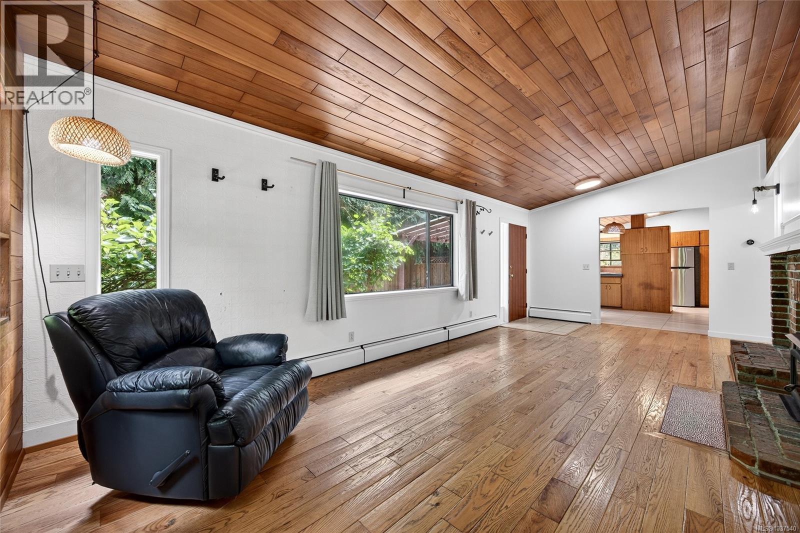 300 Walkers Hook Rd, Salt Spring