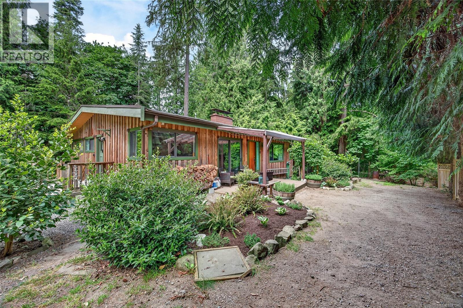 300 Walkers Hook Rd, Salt Spring