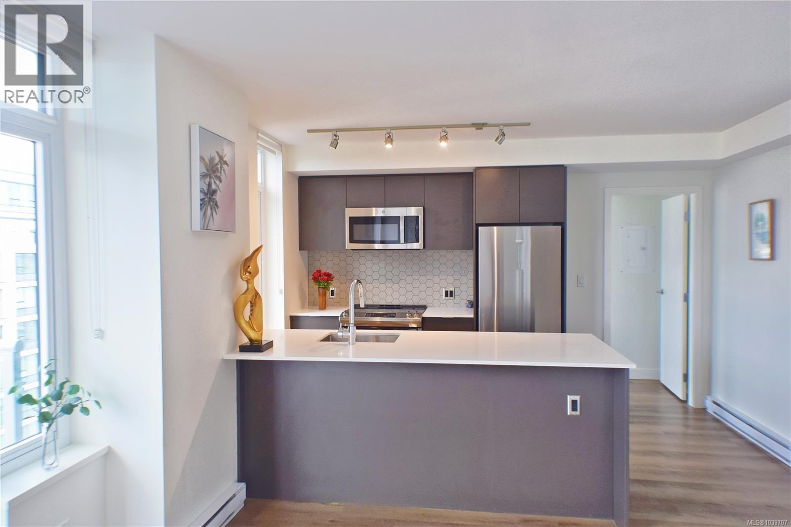 #1401 845 Johnson St - 10