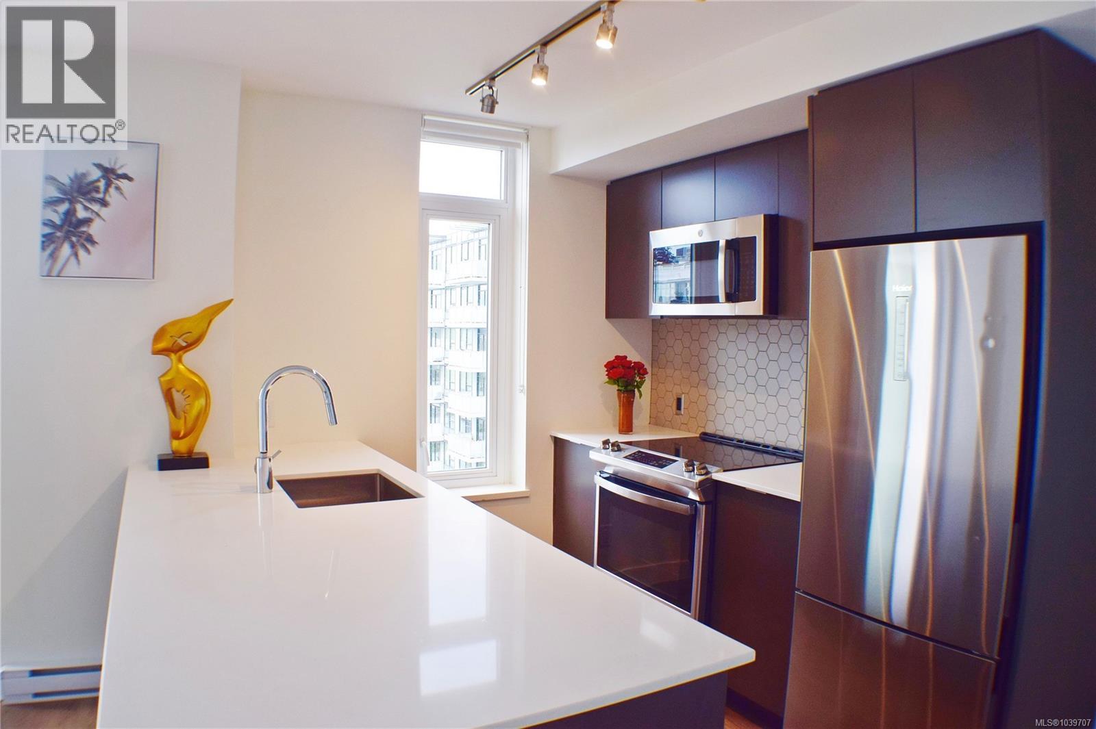 #1401 845 Johnson St - 12