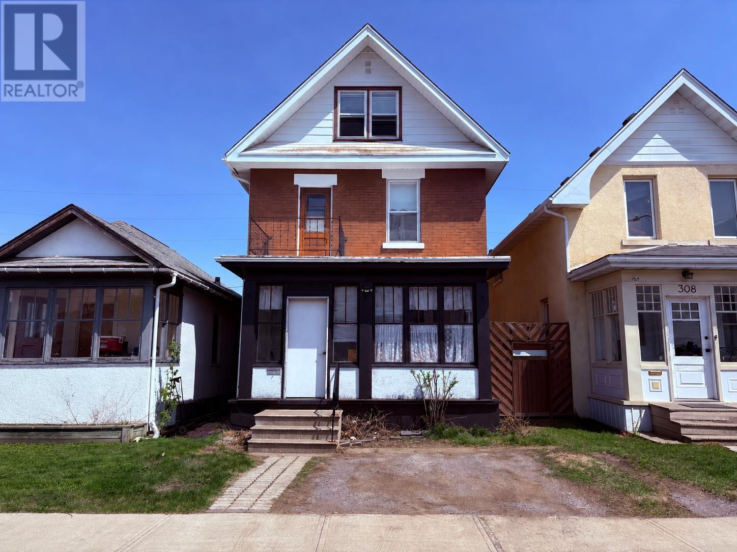 310 Brodie ST N - 1