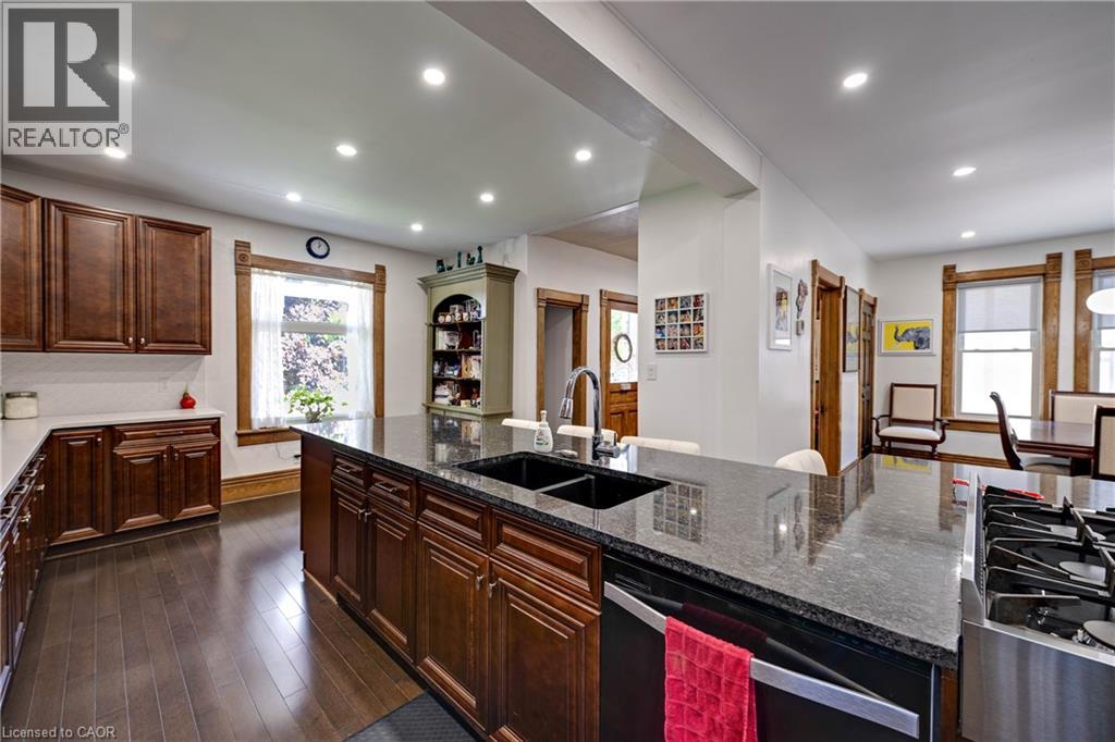9 PARK Avenue W - 11