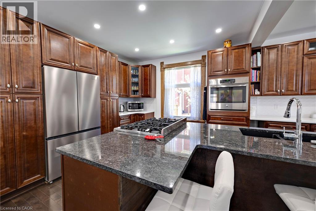 9 PARK Avenue W - 12