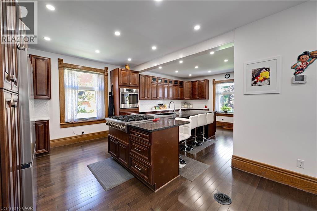 9 PARK Avenue W - 13