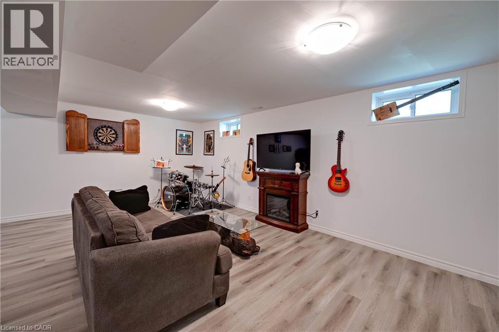 9 PARK Avenue W - 22