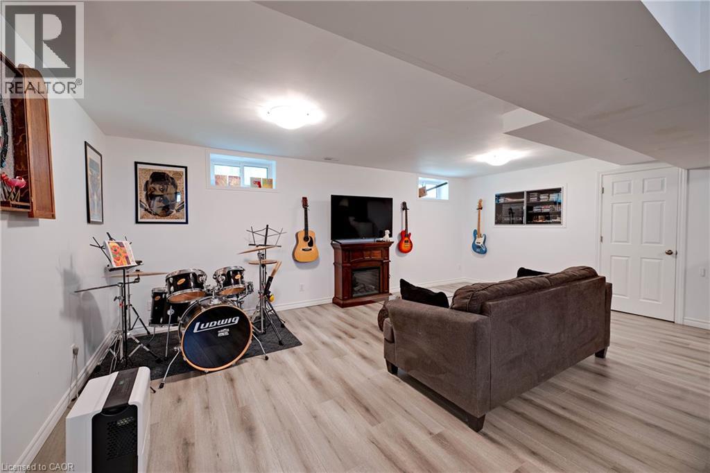 9 PARK Avenue W - 23