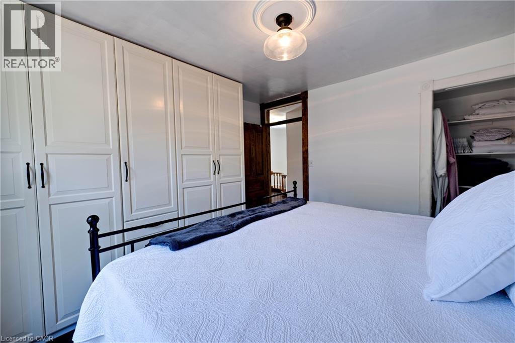 9 PARK Avenue W - 30