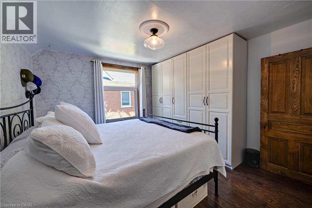 9 PARK Avenue W - 31