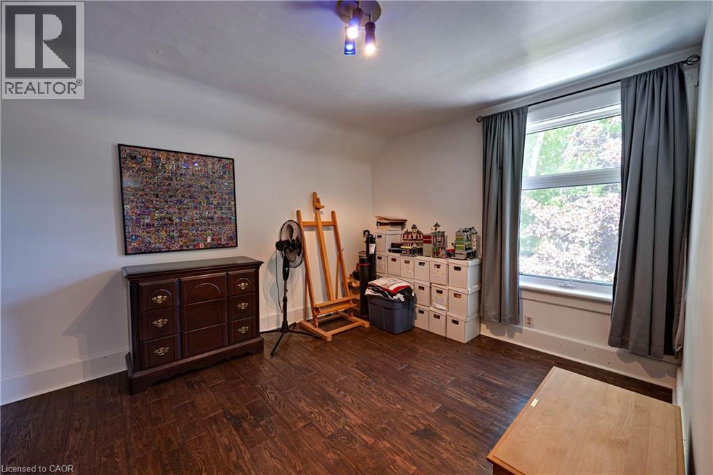 9 PARK Avenue W - 32