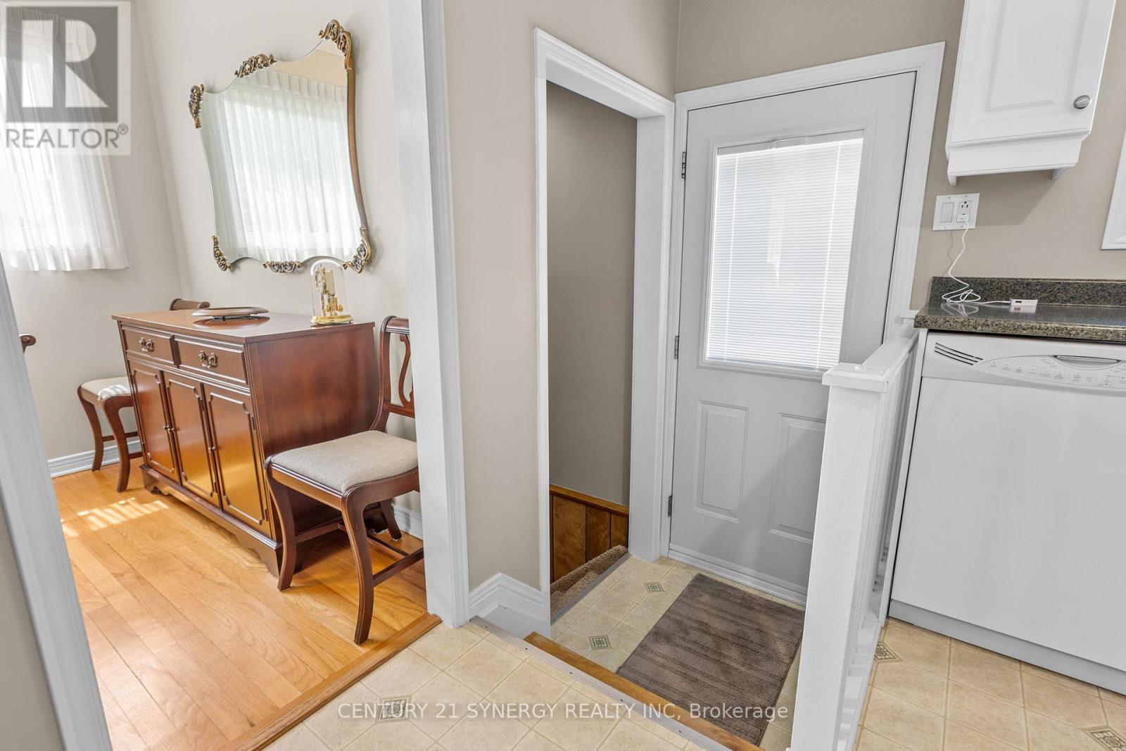 3 Bed, 2 Bath House for Sale in Ottawa – 3 AUBURN STREET, Ottawa – MLS# X13412852 - Image 27