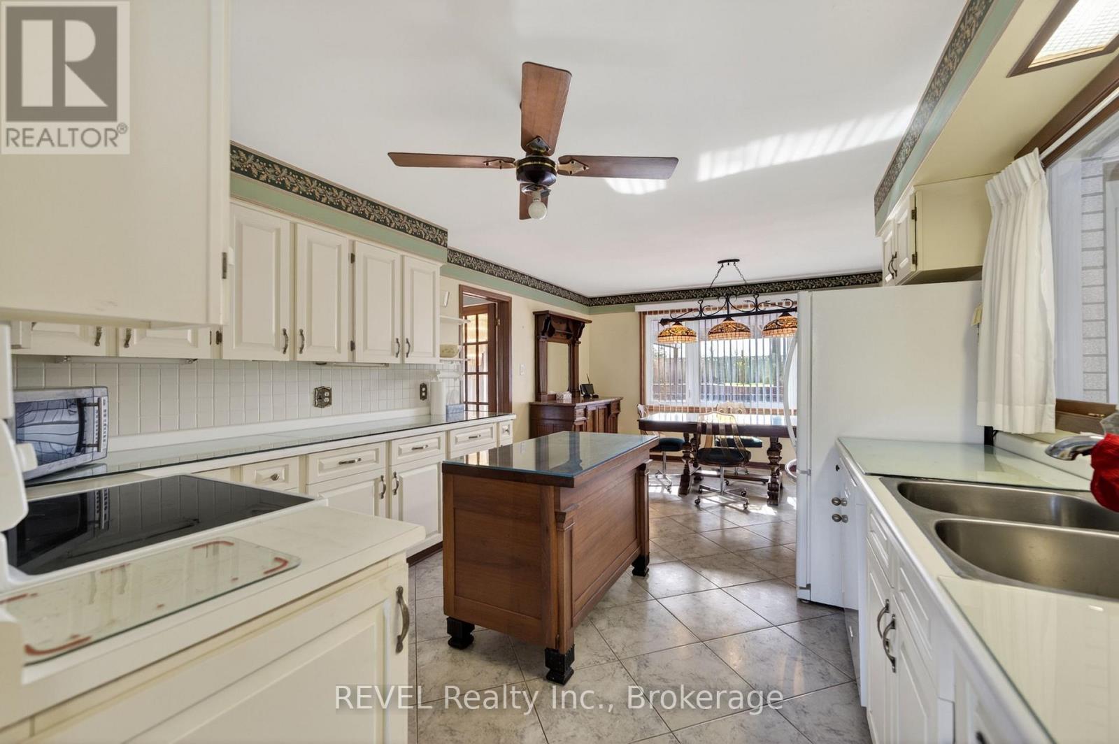 2010 HANSLER STREET - 14