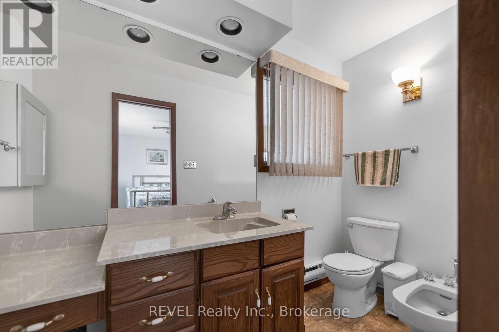 2010 HANSLER STREET - 22