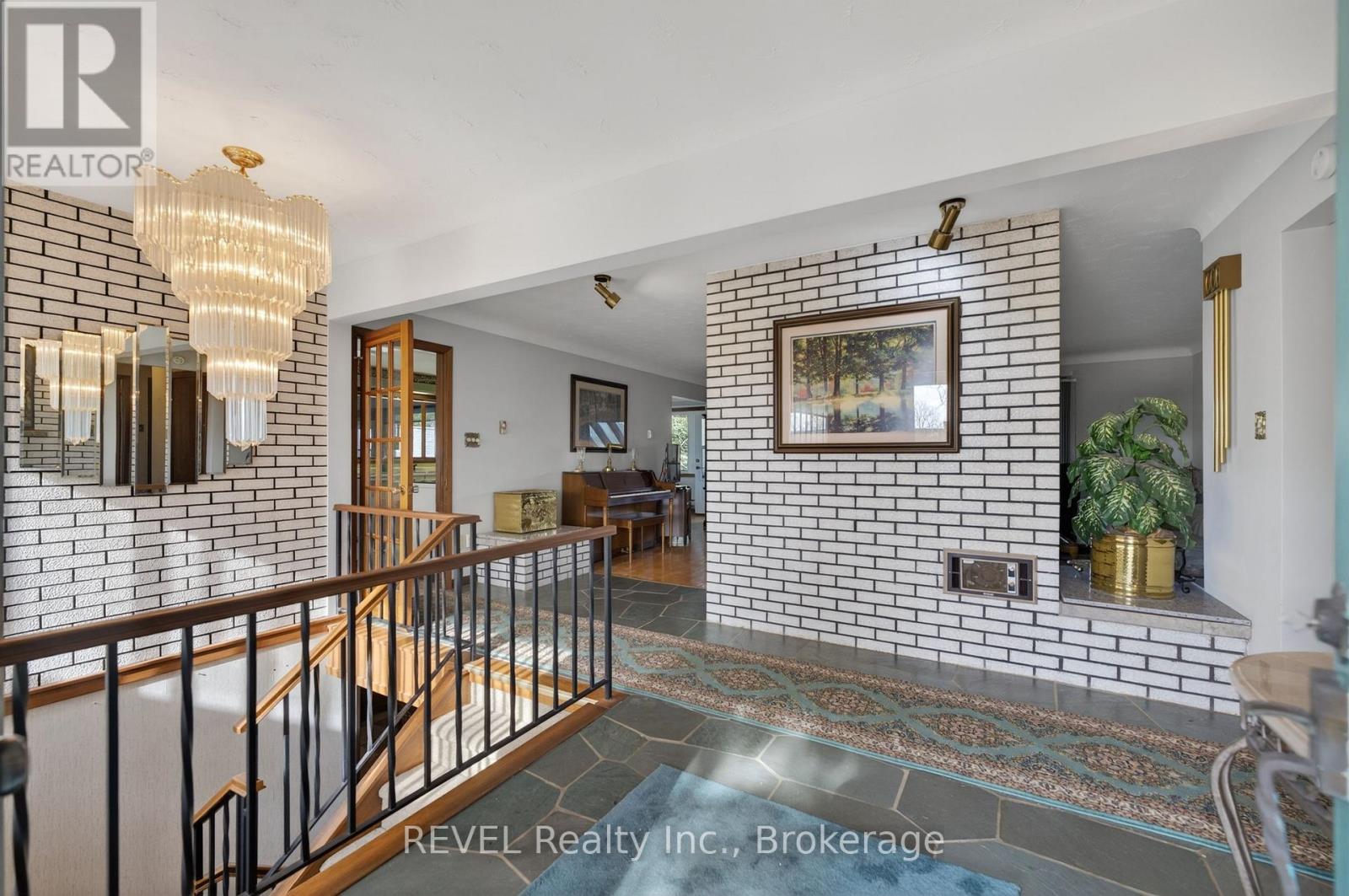 2010 HANSLER STREET - 23