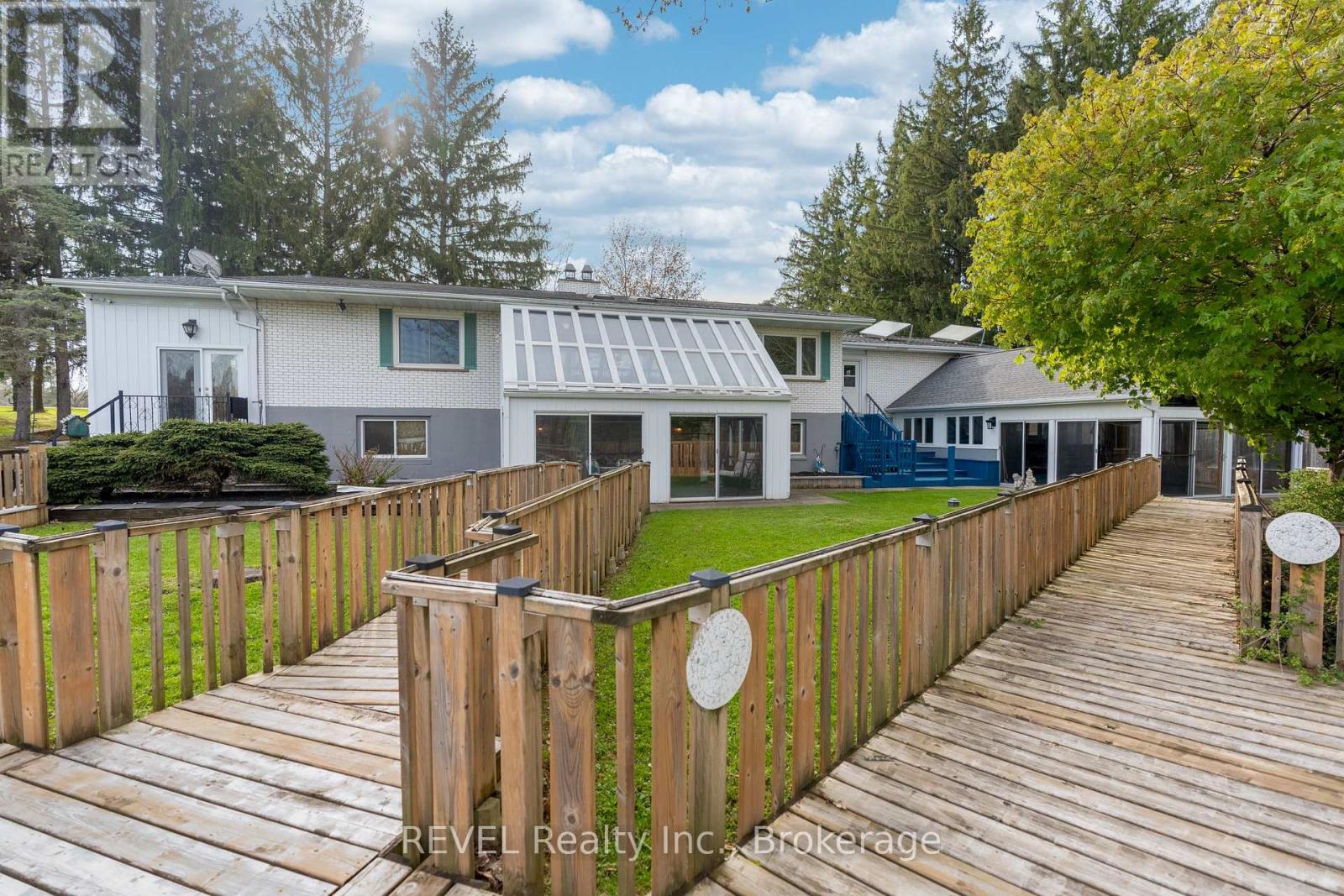 2010 HANSLER STREET - 34