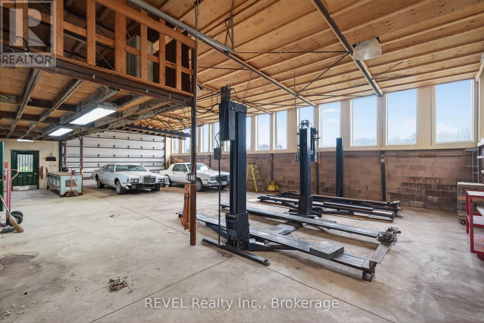 2010 HANSLER STREET - 44