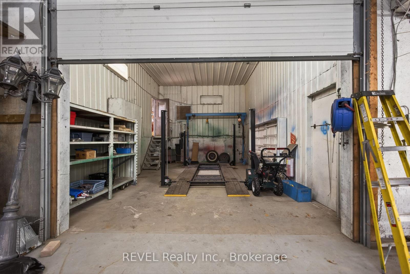 2010 HANSLER STREET - 47