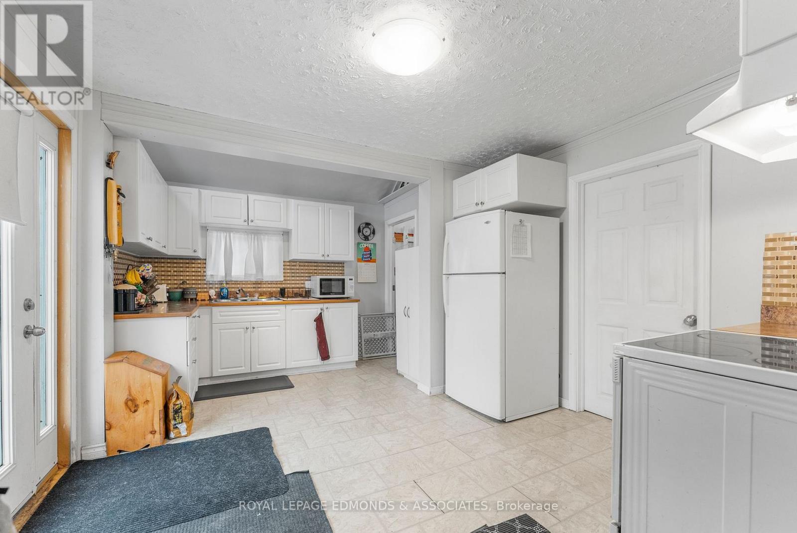 249 WILFRED STREET - 16