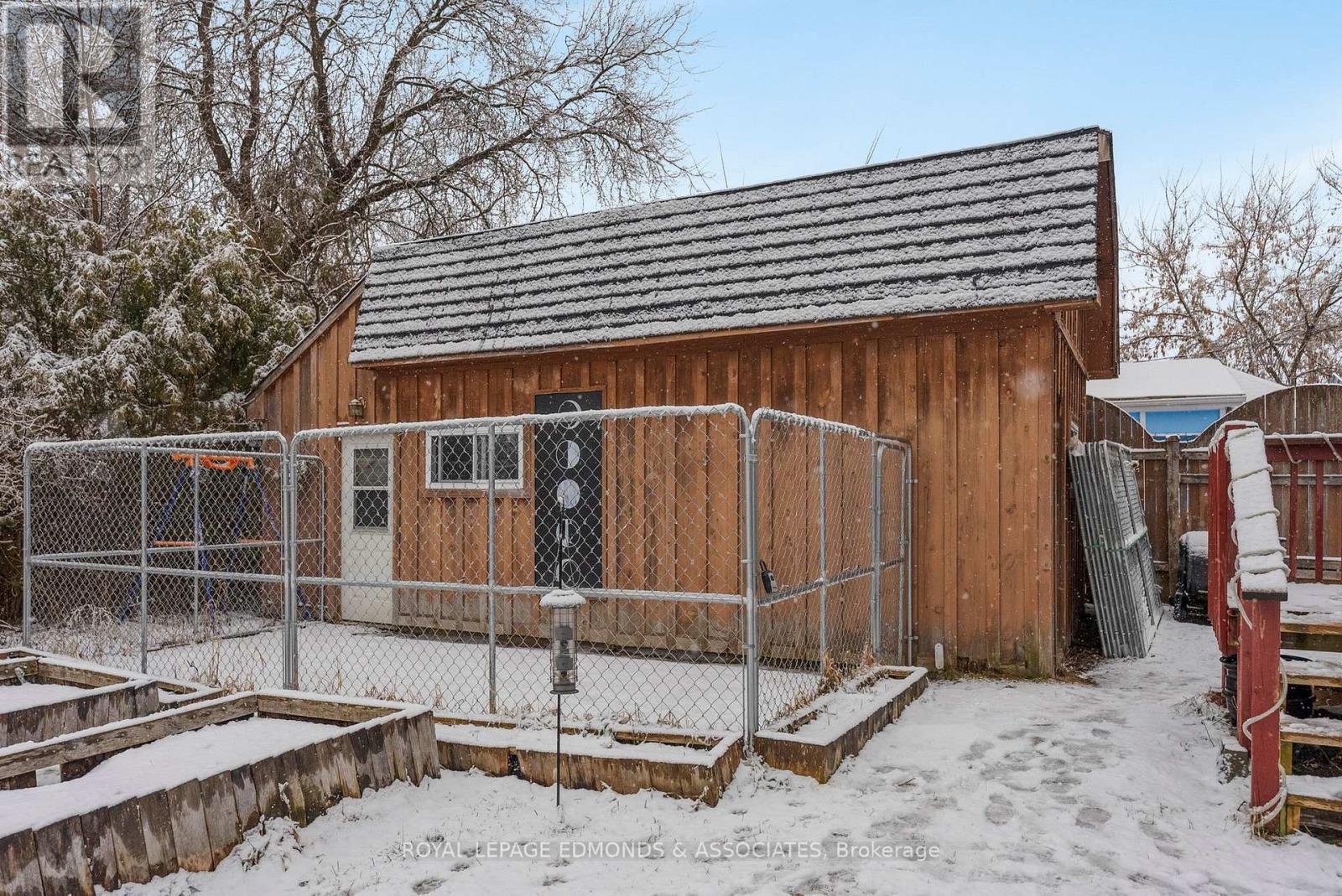 249 WILFRED STREET - 32
