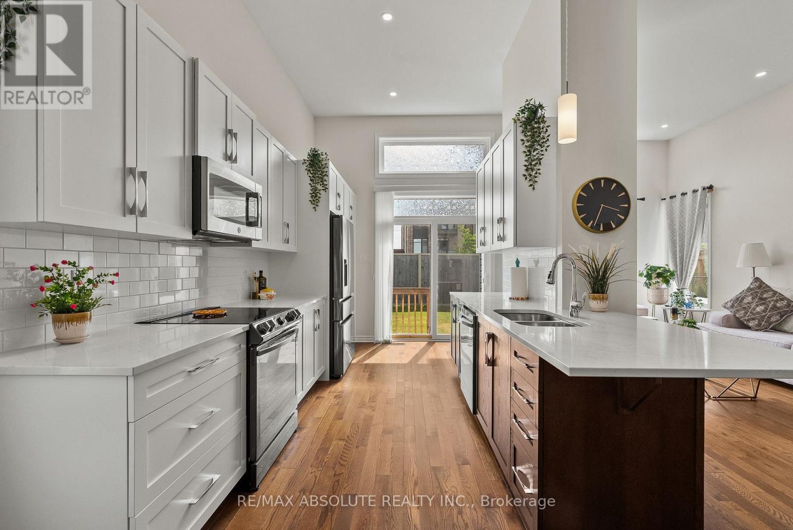 3 Bed, 3 Bath House for Sale in Ottawa – 231 SHINNY AVENUE, Ottawa – MLS# X13412980 - Image 19