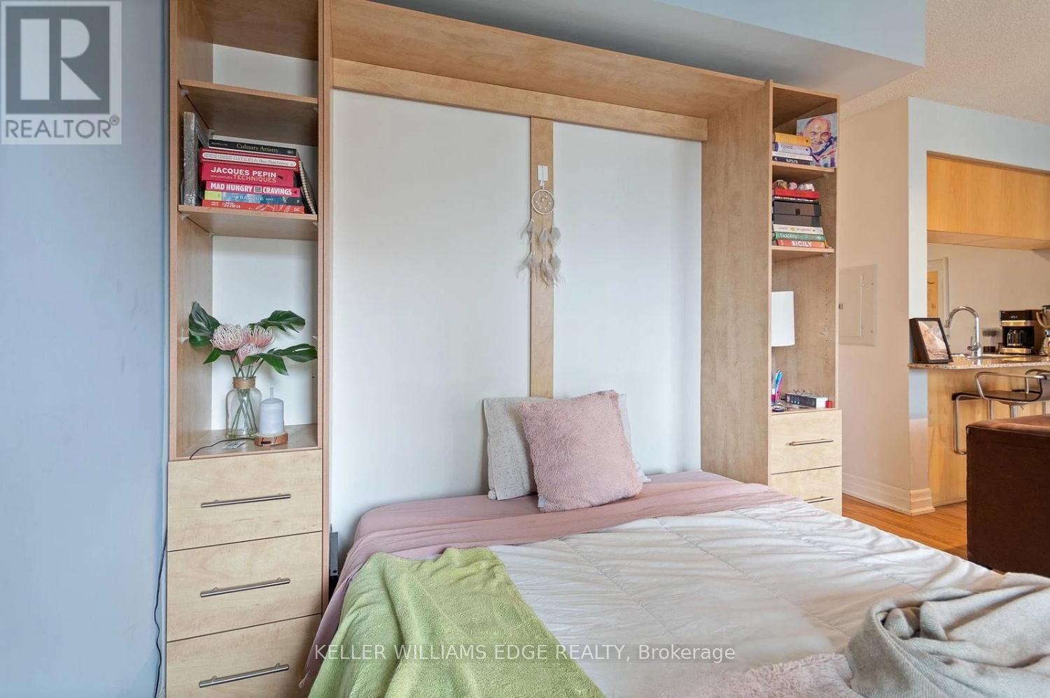 #1408 8 SCOLLARD STREET - 18