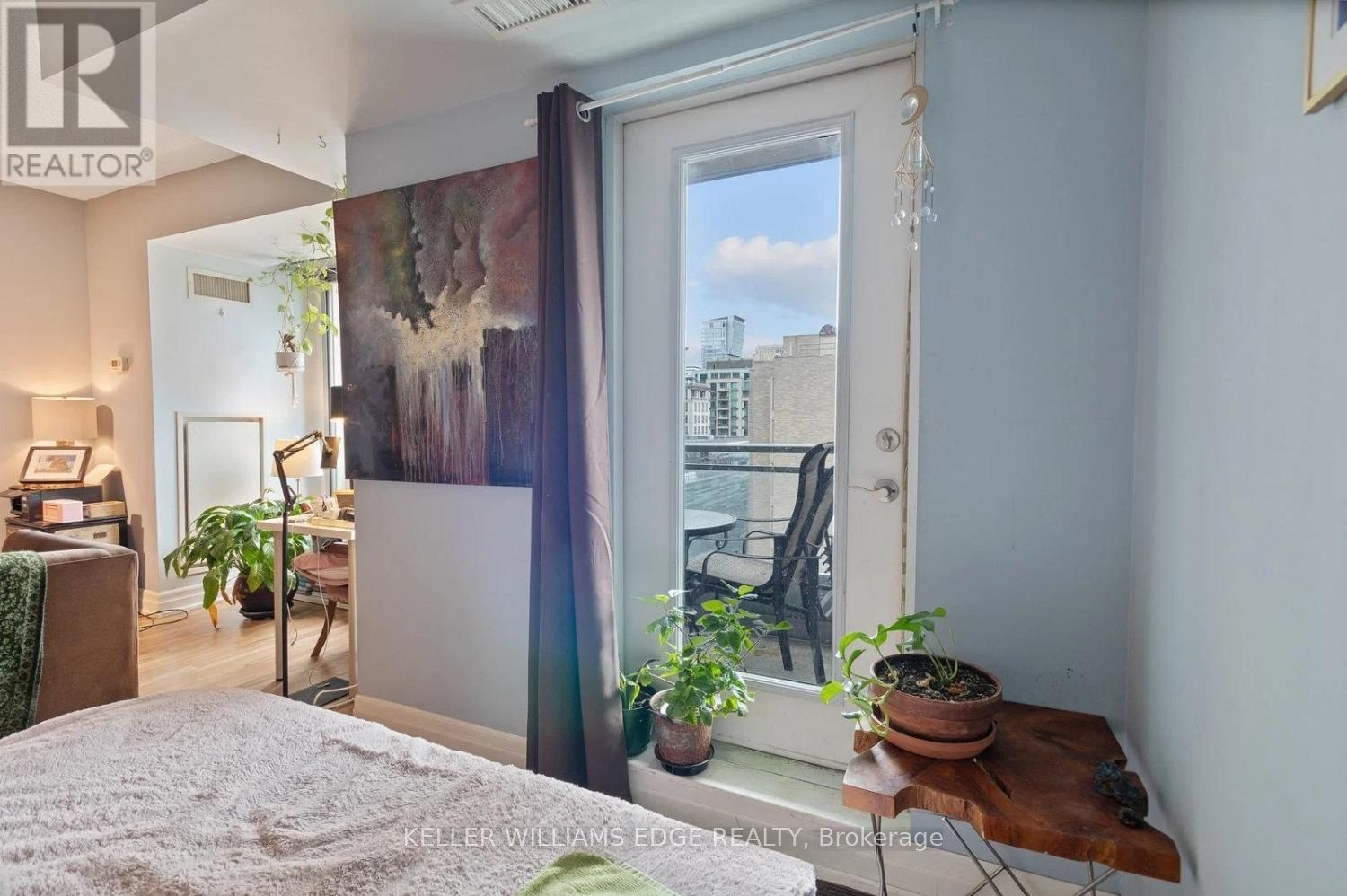 #1408 8 SCOLLARD STREET - 19