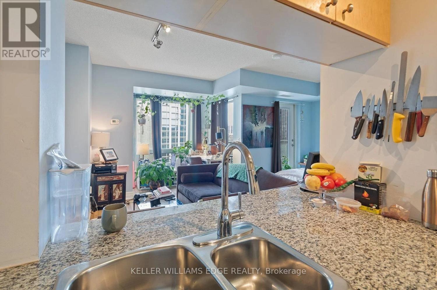 #1408 8 SCOLLARD STREET - 3