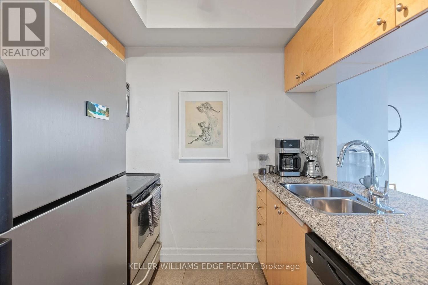 #1408 8 SCOLLARD STREET - 6