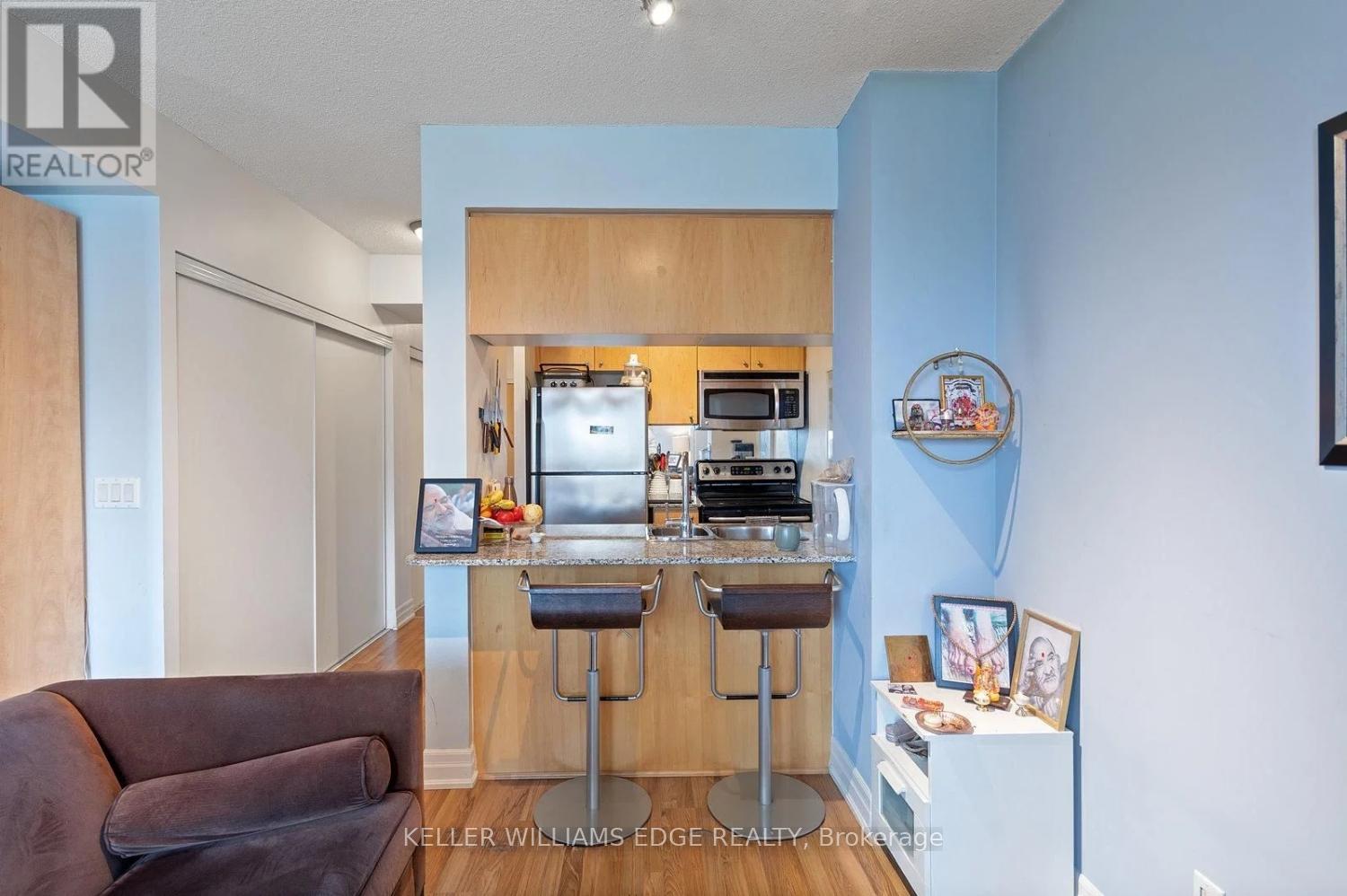 #1408 8 SCOLLARD STREET - 9