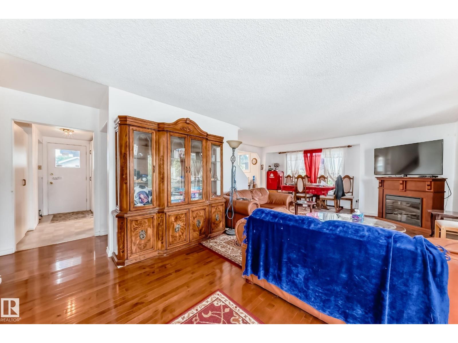 6804 102A AV NW - 5